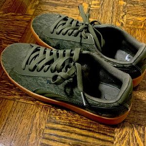 Women’s Puma platform shoes with gum sole.